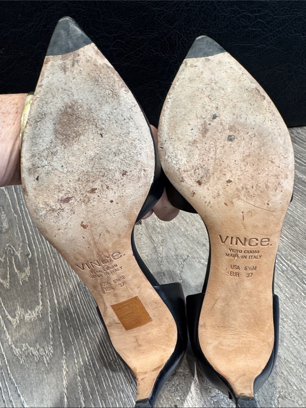 Vince D'Orsay pumps featuring a pointed toe and a kitten heel - Picture 7 of 7